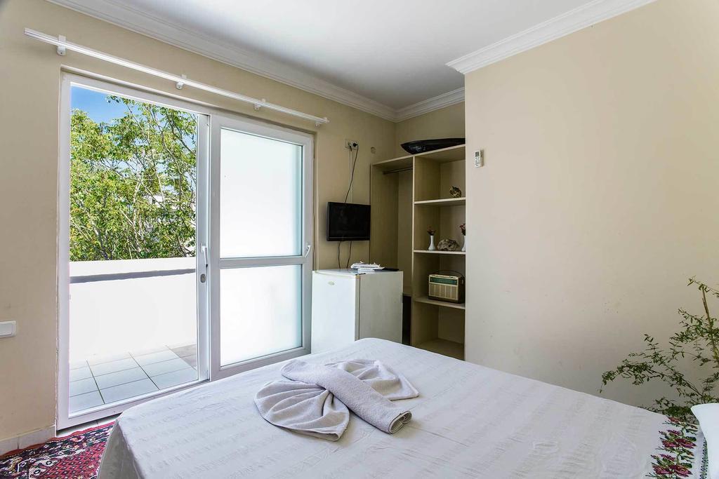 Laguna Otel Pansiyon Ізмір Номер фото